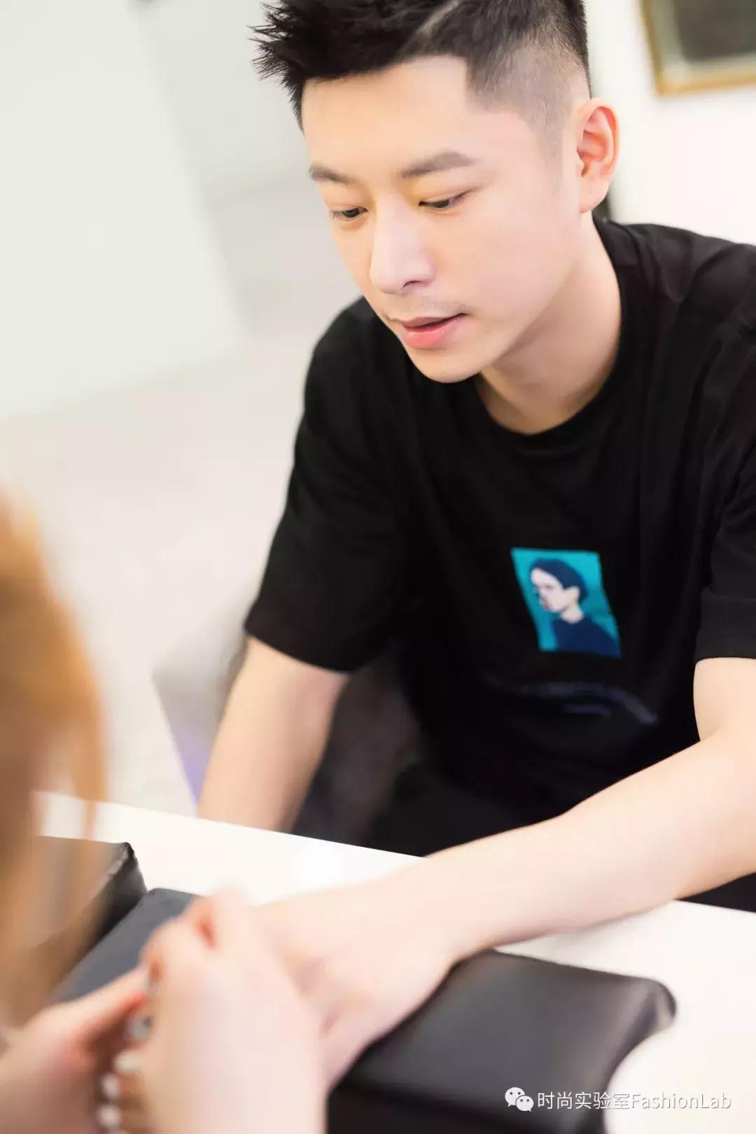 我应该给这些被骗来做美甲的男生道个歉