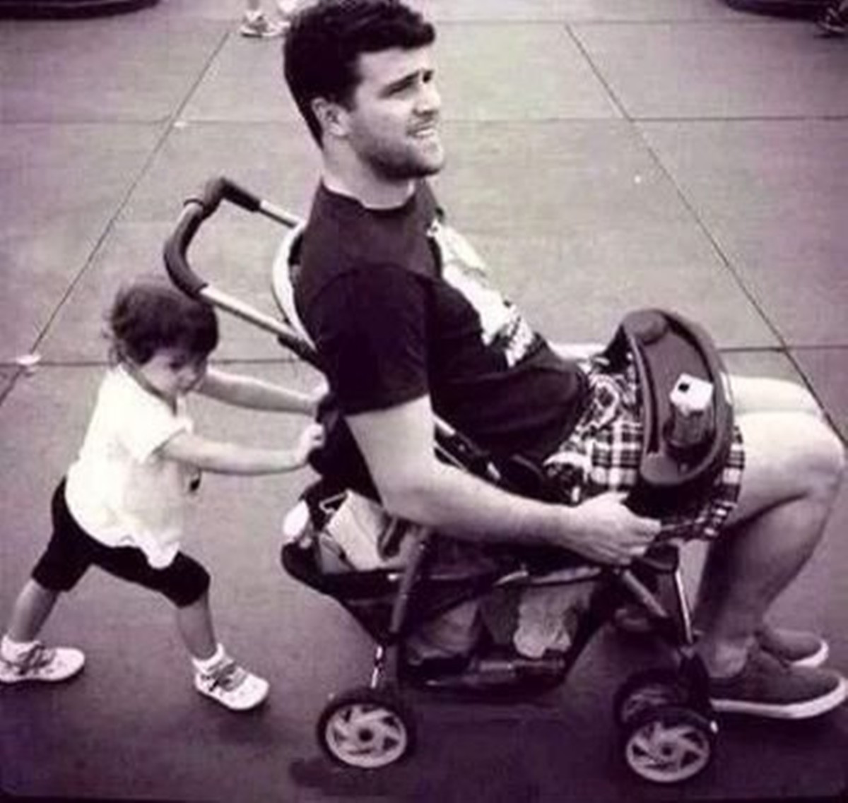 宝妈带孩子被吐槽,父亲节宝妈对宝爸说的话搞笑