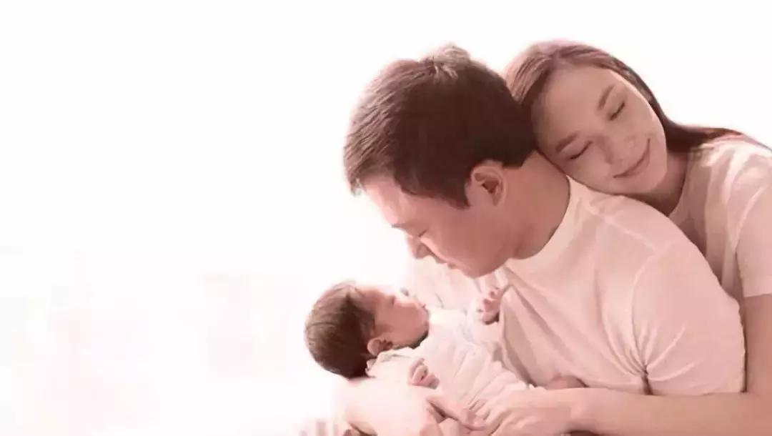 自称从不拜金，然而转身就找富豪当了阔太？