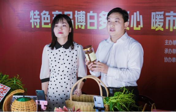 广西玉林市*白县博**代县长变身“带货达人”，直播带货助销售促脱贫