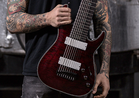 在高手如林的比赛中获胜,世界顶级四位吉他大师