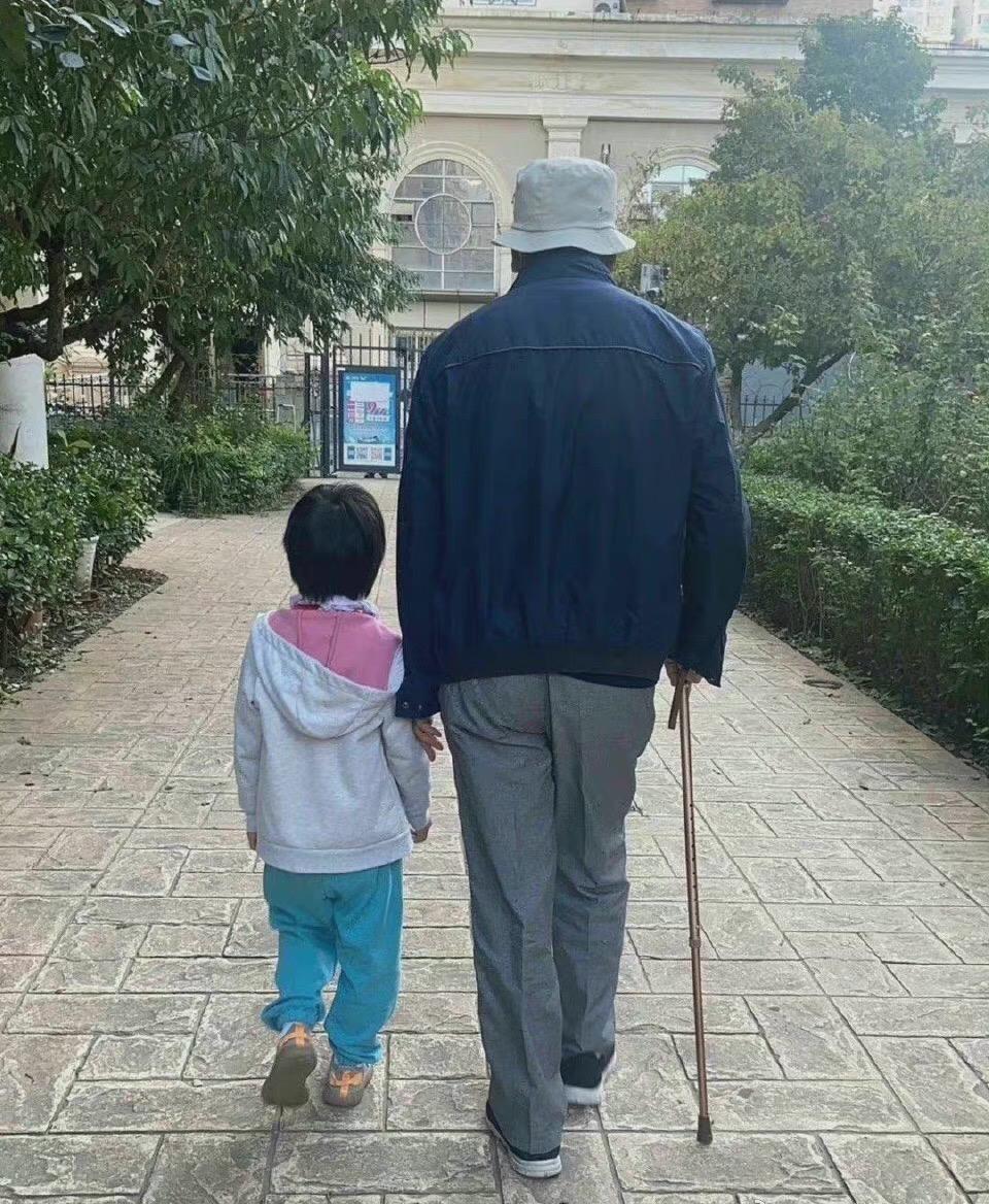 汤唯4岁女儿曝光,原创汤唯3岁女儿罕见曝光