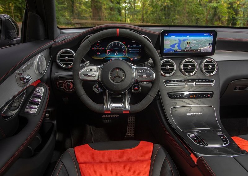 百万内性能最好的越野车,奔驰glc300和e300怎么选