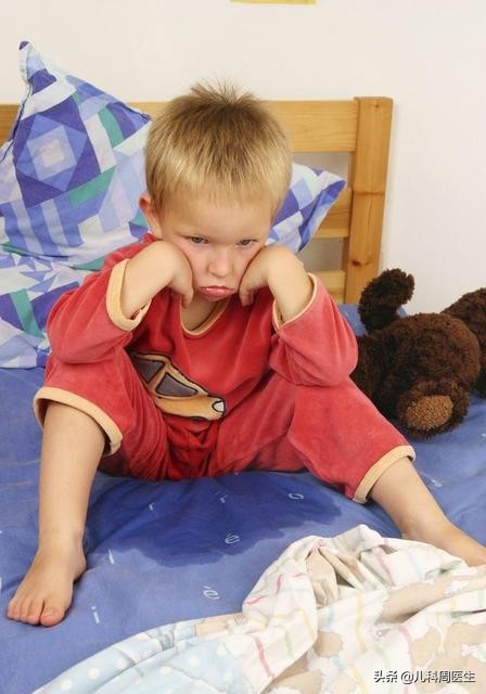 孩子上学仍尿床慎防小儿遗尿症,老尿床的孩子长大会自愈吗