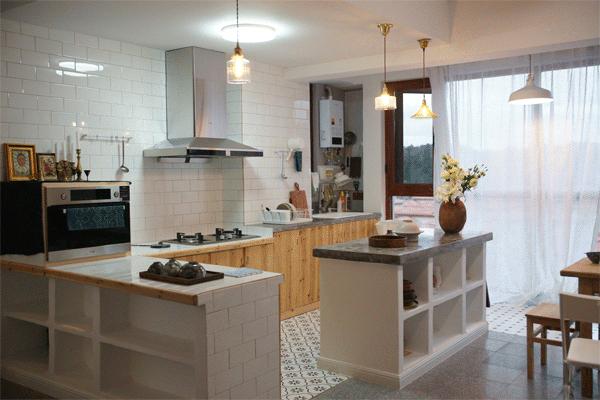 用水泥砌橱柜,用粘土做迷你橱柜