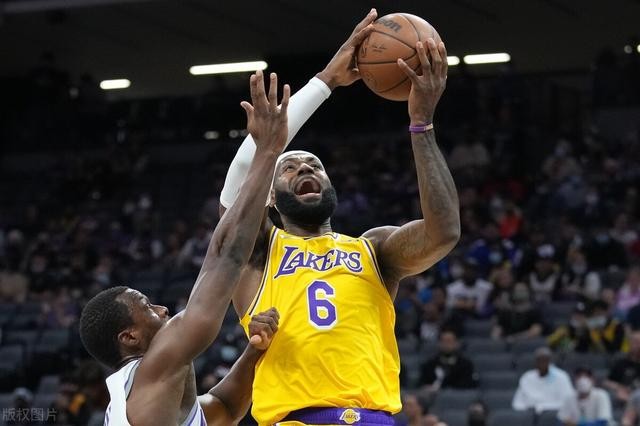 福布斯体坛收入榜詹姆斯,福布斯公布nba球队收入