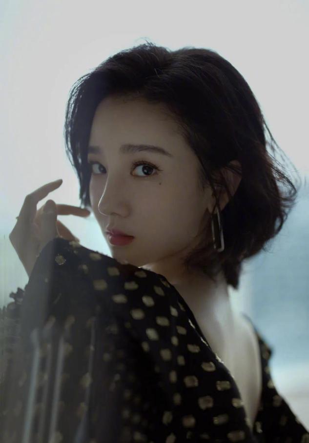 女士头发多又厚适合哪种减龄短发,中年妇女发型短发40-50岁方形脸