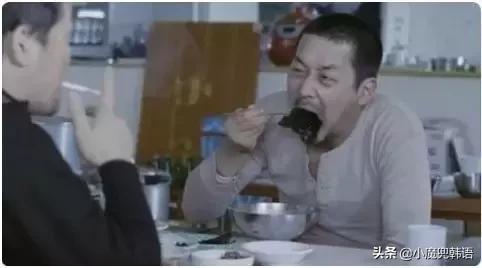 韩国人吃饭为什么不端起碗,韩国人吃饭为什么不用手抓碗