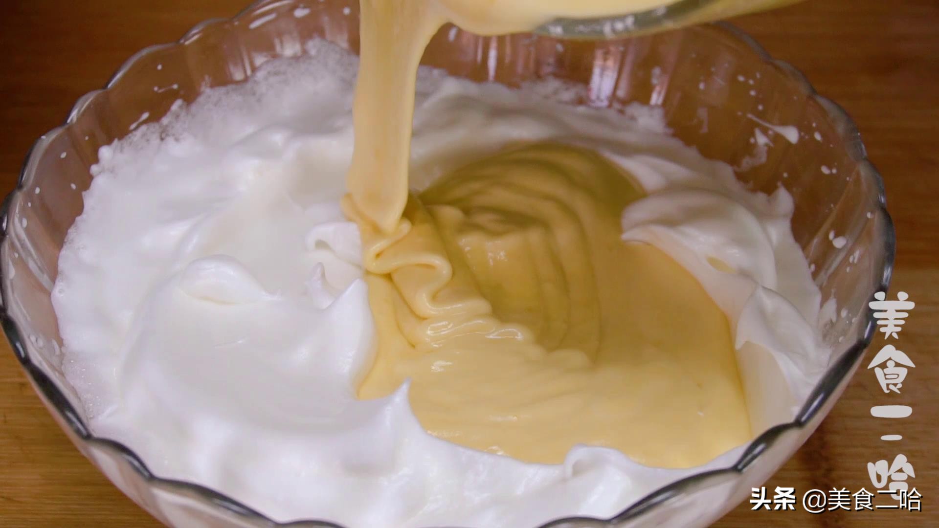 电饭煲蛋糕如何做蓬松不塌,电饭煲蛋糕胚不塌陷不回缩的做法