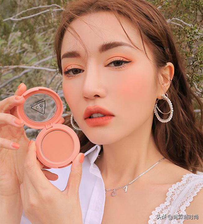 简单基本化妆的正确步骤,化妆的三种最漂亮做法