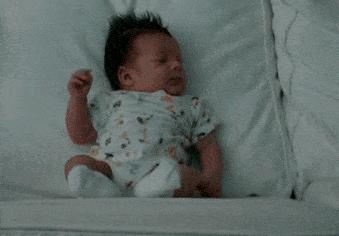 新生儿连续打嗝最有效的办法,新生儿打嗝简单的制止方法