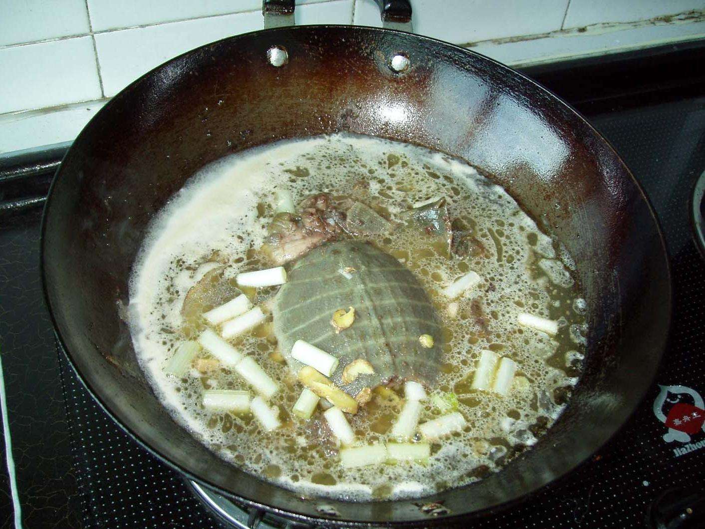 杀甲鱼煲汤正确方法,甲鱼从杀到做汤全过程