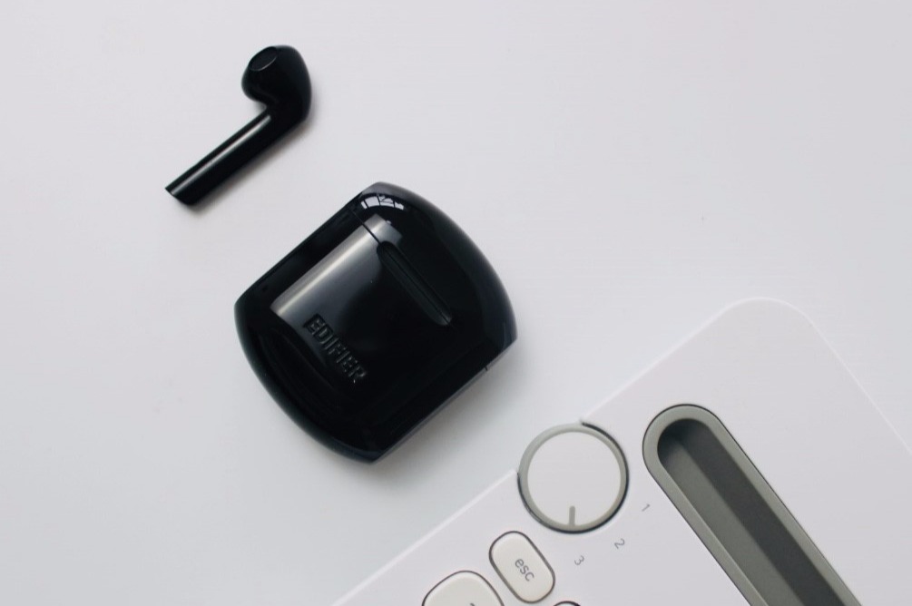 airpodspro跟漫步者比较,苹果airpodspro和漫步者的对比