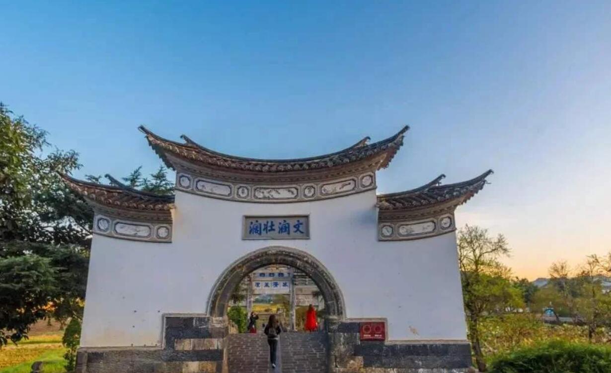 云南必去十大古镇景点推荐一下,云南必去的十大古镇景点推荐一下