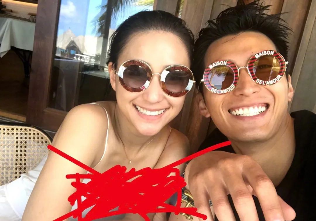 何超莲晒窦骁合照大秀恩爱,窦骁深夜晒何超莲合影