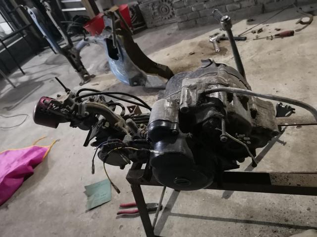 本田摩托车幼兽70c,改装老款铃木摩托