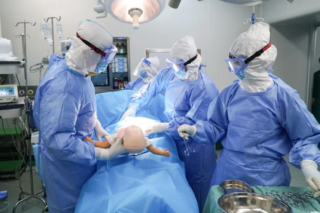 90分钟惊心动魄历险记｜疤痕子宫仅0.15cm厚，二胎孕妈成功顺产7.4斤宝宝