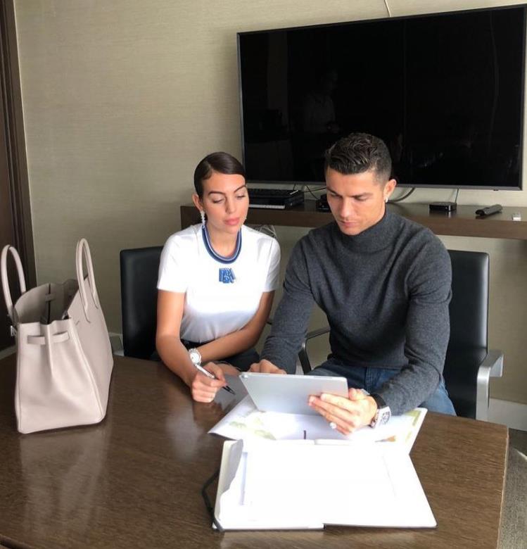 c罗确诊新冠后首次露面,c罗疫情居家锻炼