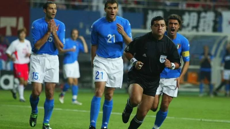 曾经的黑哨和现在的黑哨,2002韩国黑哨裁判后来怎样了