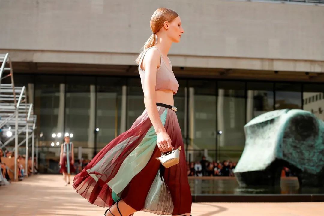 想买新包了？可以转给她这张最全清单