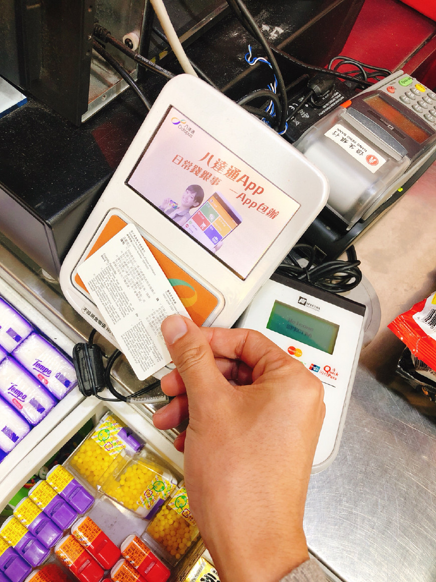 实拍香港便利店物价，一个饮料翻倍卖，旅友说，自带保温瓶实在