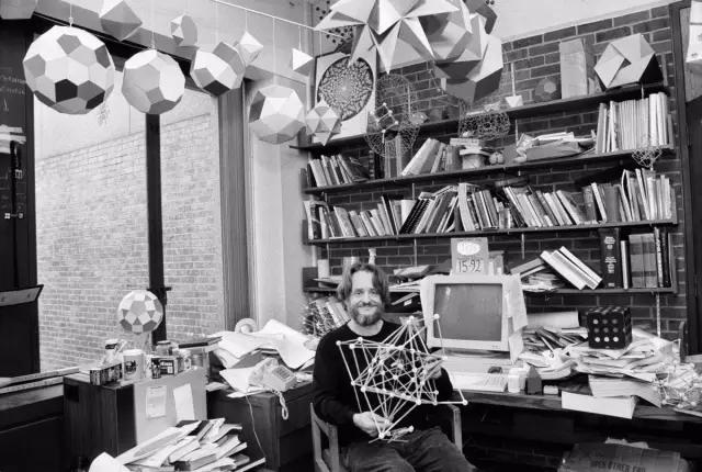 英国全能数学家JohnConway因新冠去世,是数学疯子也是游戏疯子