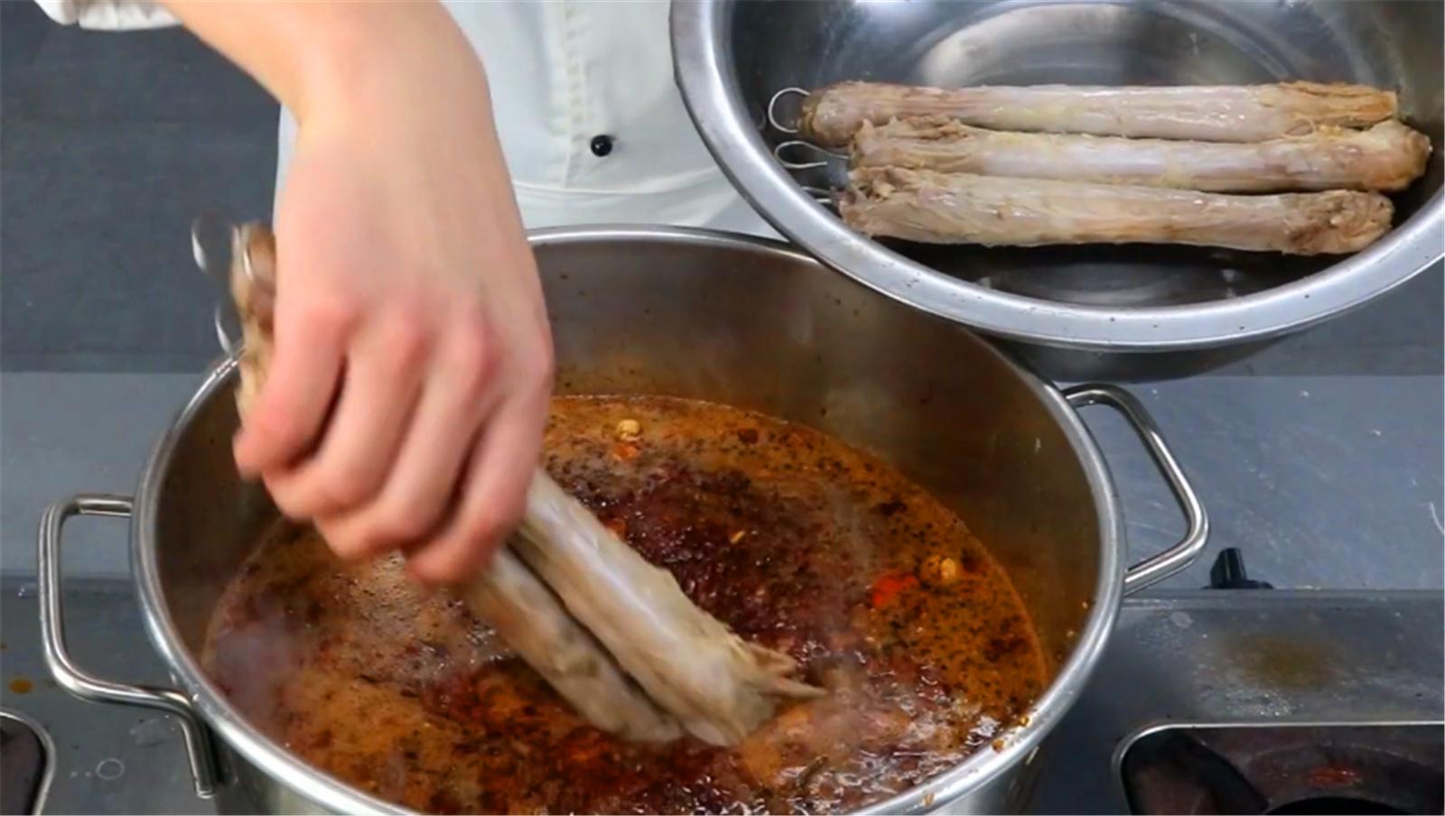 鸭货专业调料配方解密,厨师长湘菜啤酒鸭正宗的做法