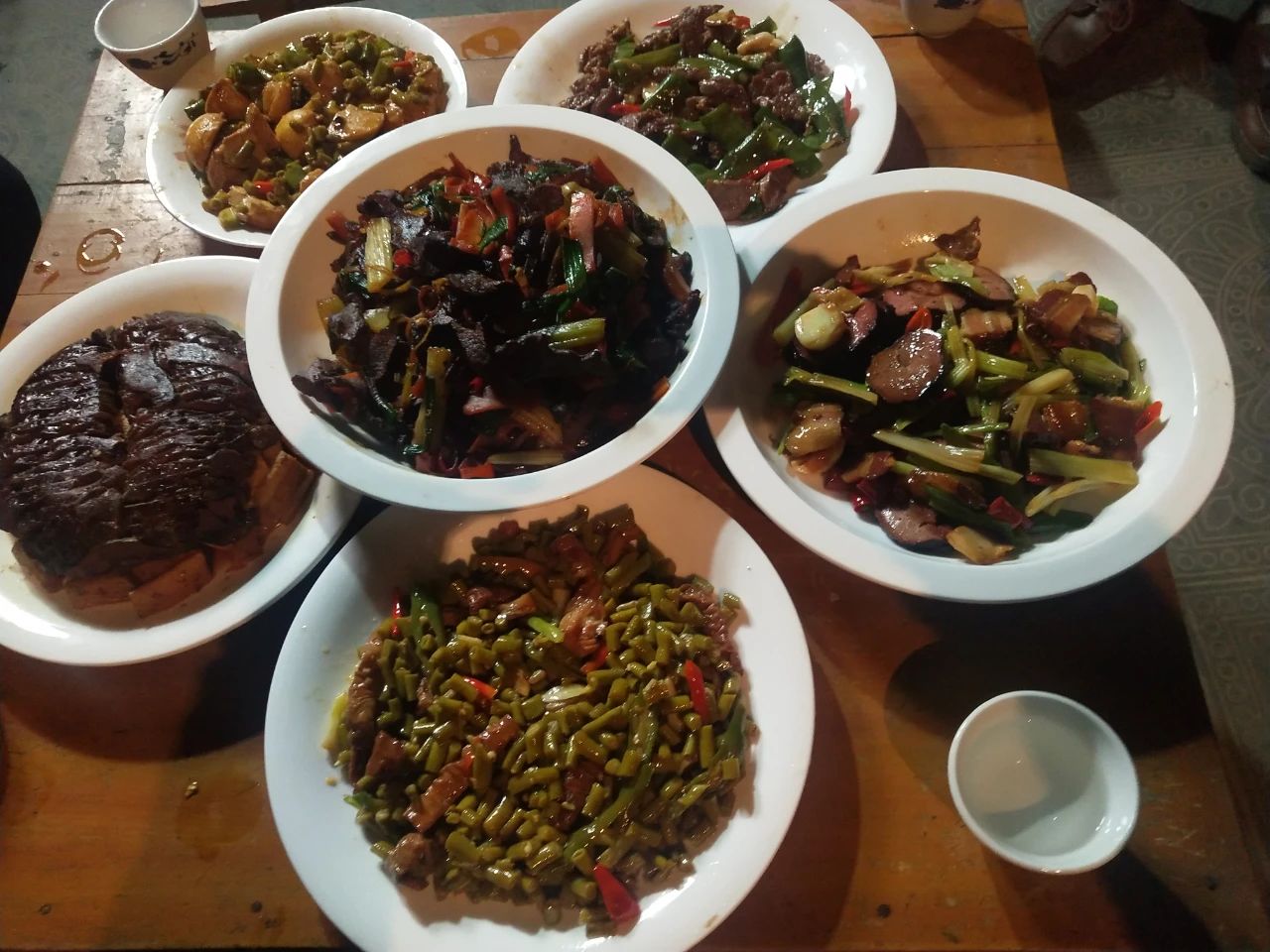 央视在广西全州庙头镇大碧头拍摄十大碗之一胆肝