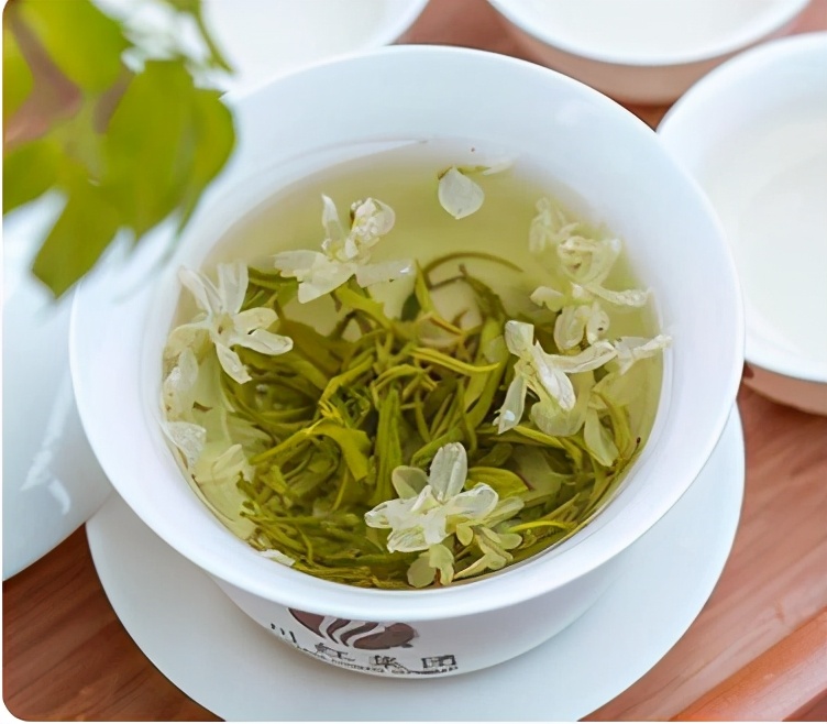 脾胃虚弱会导致眼袋肿吗,脾虚眼睛红肿眼袋发黑