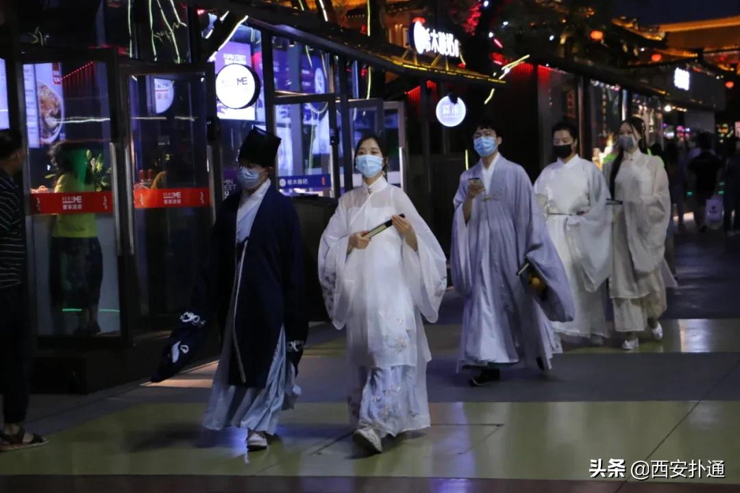 西安一个小网红,西安一个高高瘦瘦的网红