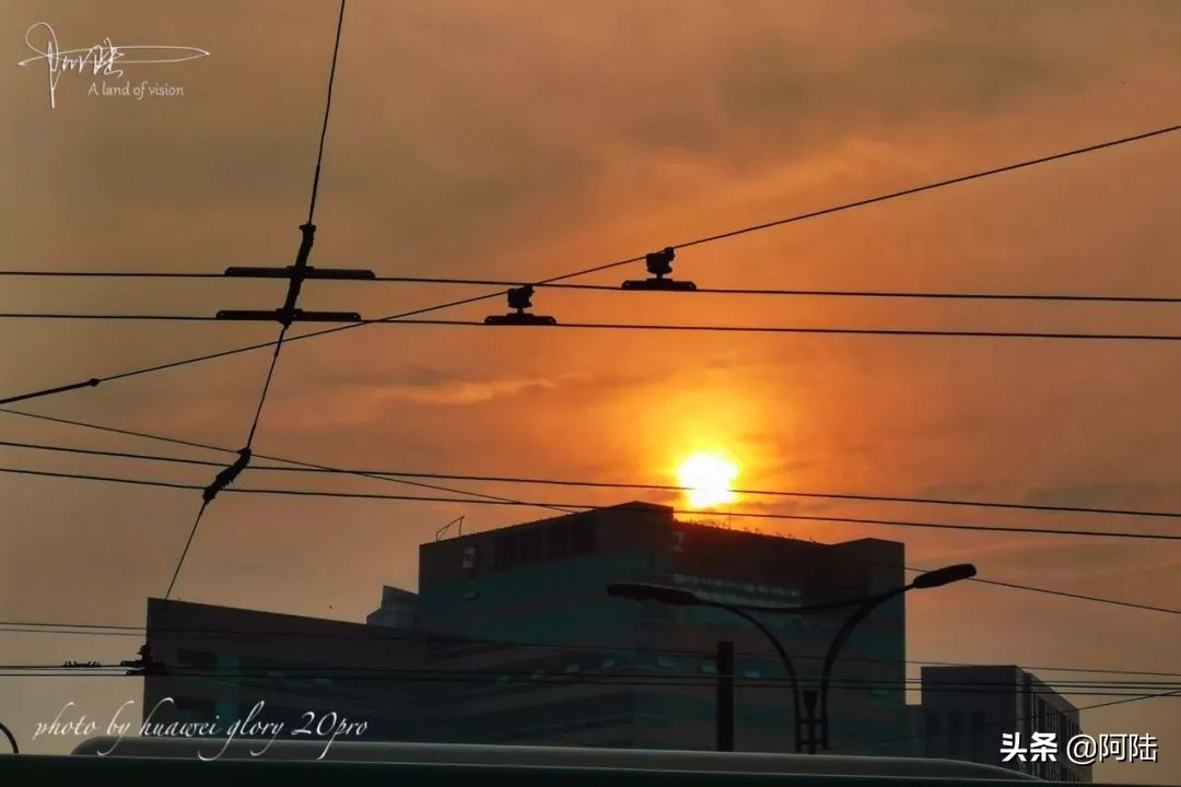 杭州还有带辫子的电车吗,杭州街上电线