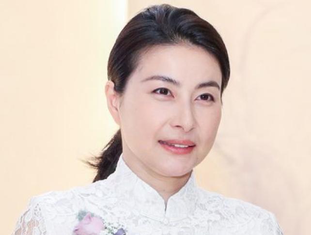 阔面型脸的女生,大方脸女孩适合什么风格