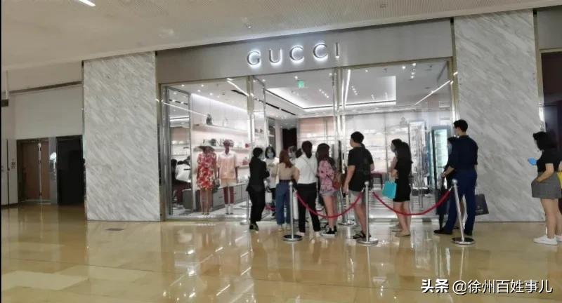 人人人…广州奢侈品店门口大排长龙！网友：贫穷限制了我的想象