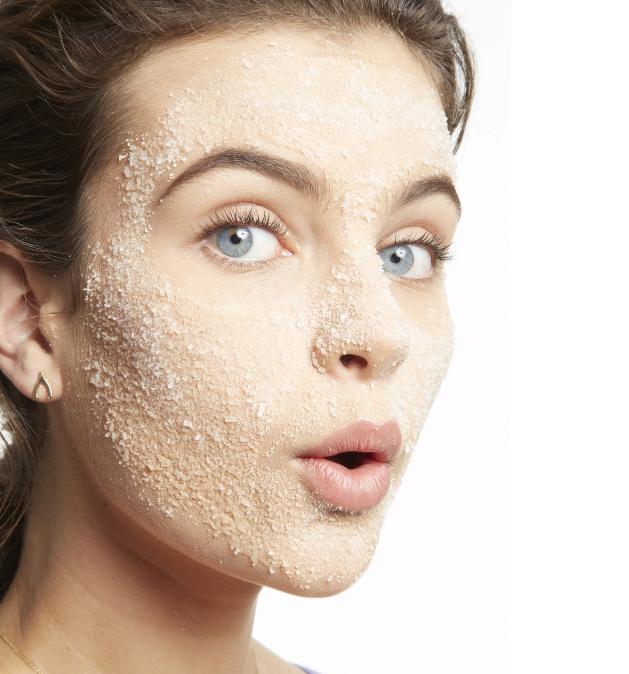 皮肤去角质层用什么方法,没有去角质产品怎么给皮肤去角质