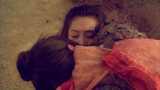 谭松韵吻戏初吻给了谁,谭松韵和晏紫东微博互动