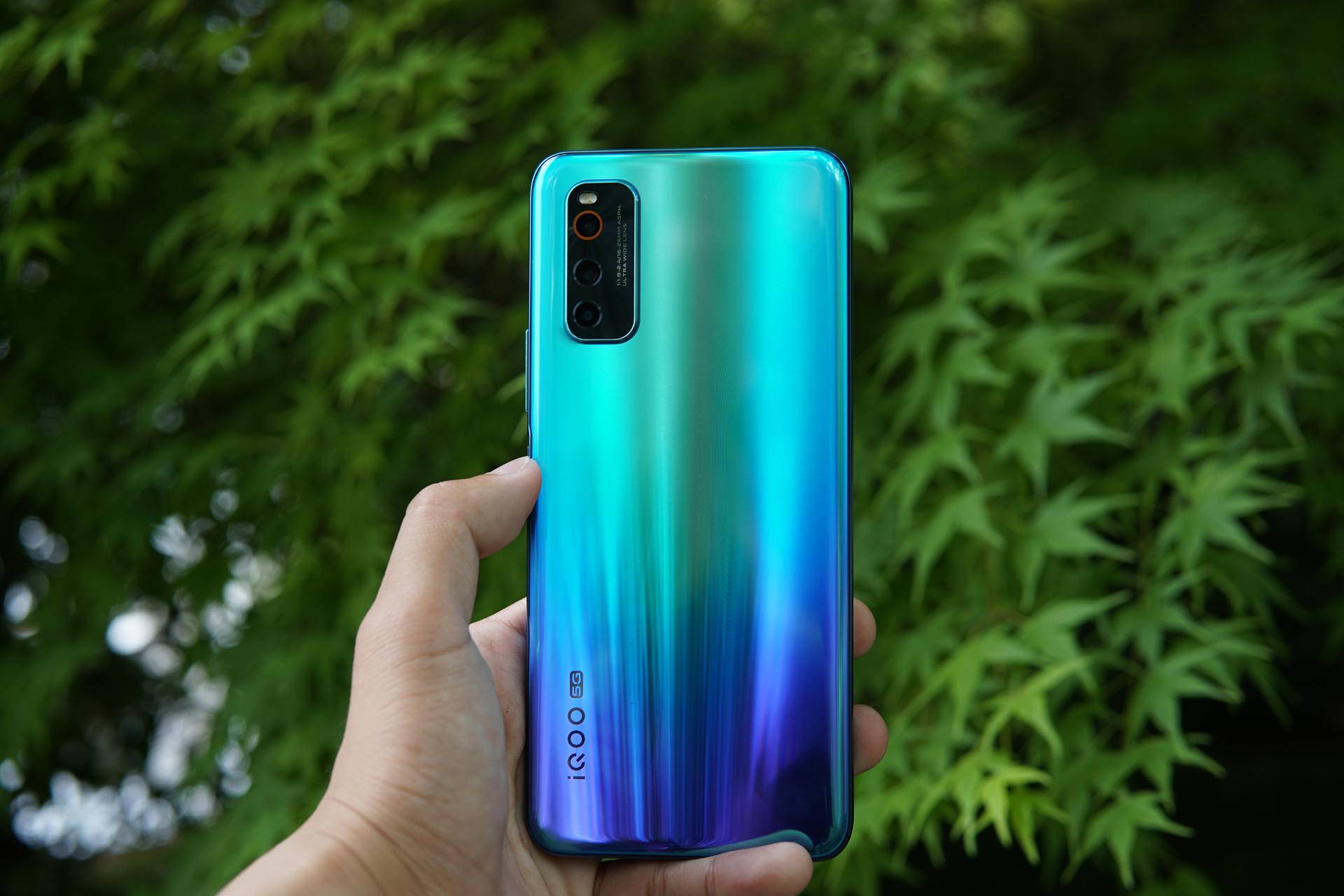 iQOONeo3是一款适合年轻人使用的手机,iQOONeo3评测