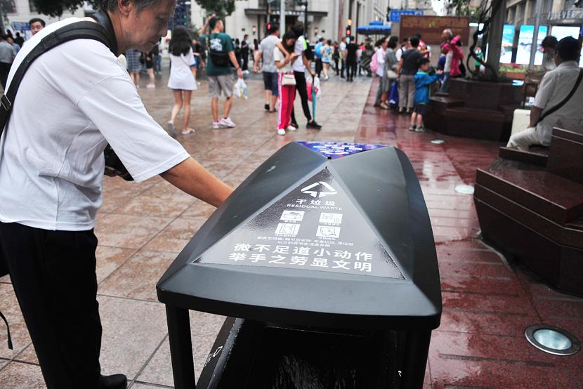 上海垃圾分类上门回收员,垃圾分类上海大爷