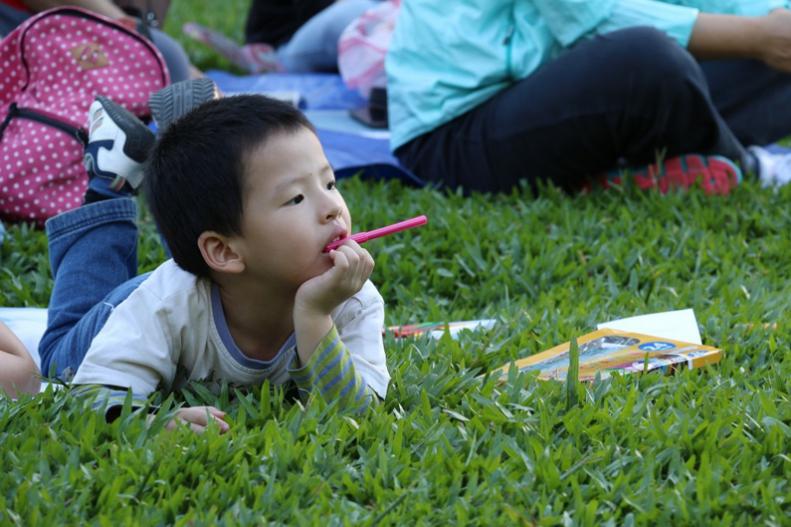 小孩走到哪都要玩具怎么教育,孩子想要玩具应该怎样引导他