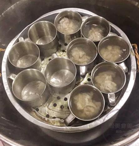 这家芋圆传承三代人的美味与记忆，店面不大，经常排队