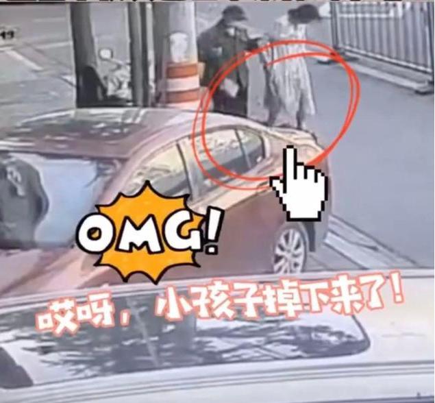 孕妇散步婴儿突然出生,孕妇走在大街上孩子突然掉出来了