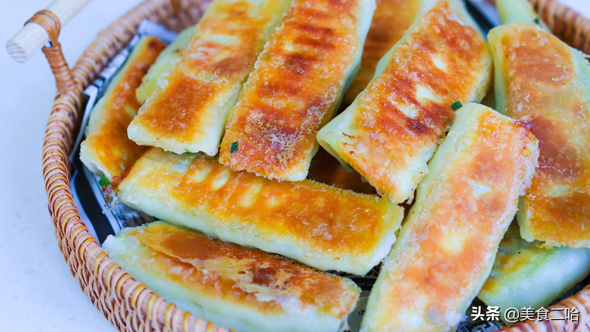 做锅贴的面粉水,烙锅贴怎么不糊底