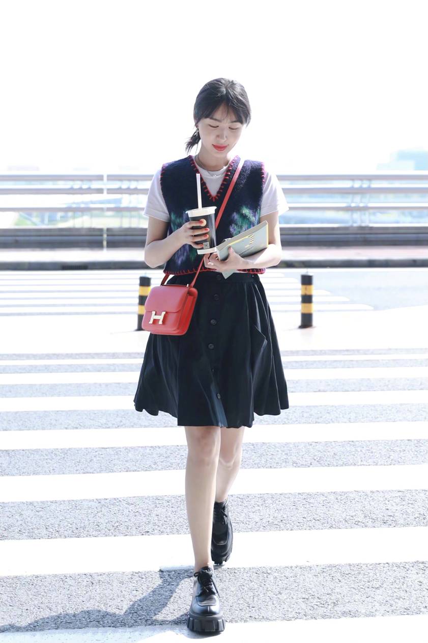 李菲儿羊羔绒外套搭配图,李菲儿苹果绿夹克