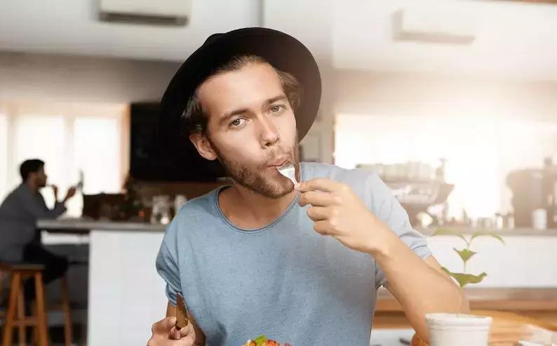 长期挨饿的胃会怎么样,减肥挨饿对胃有伤害吗