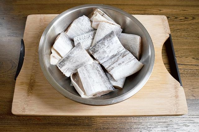 红烧带鱼怎么做简单好吃不粘锅,红烧带鱼煎鱼不粘锅的正确方法