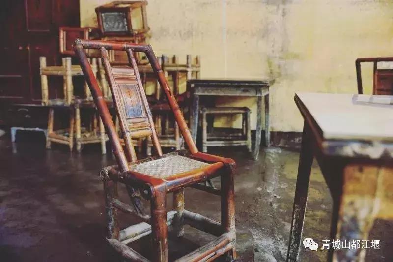 拒绝“人从众”！这个国庆必须到都江堰耍个“懒”，老街茶房、泥塑木作、古园书屋，快来享受你的小闲趣~