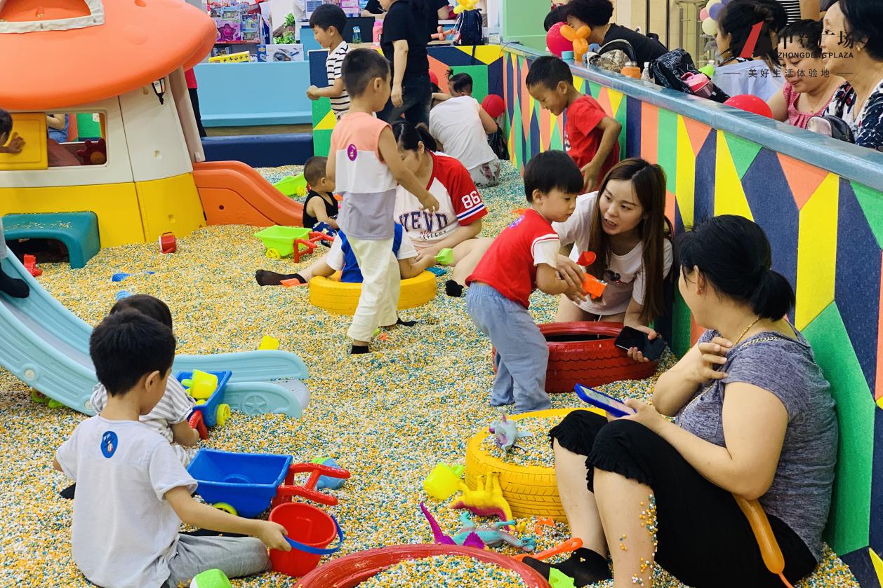 中登广场711盛大启幕潮YOUNG星球登陆北城