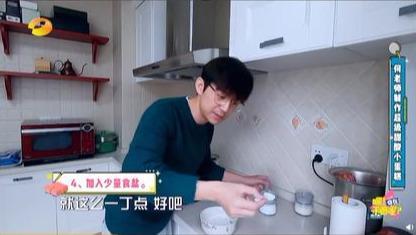 不用烤箱不用面粉不用酸奶做蛋糕,五分钟就能搞定的酸奶小蛋糕