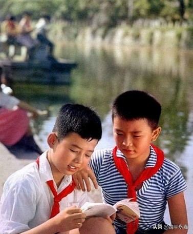 中国女性百年校服变化讲解,南方航空空乘制服的演变