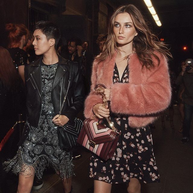 讨好女朋友的100种方法,讨好女朋友的一百种方法