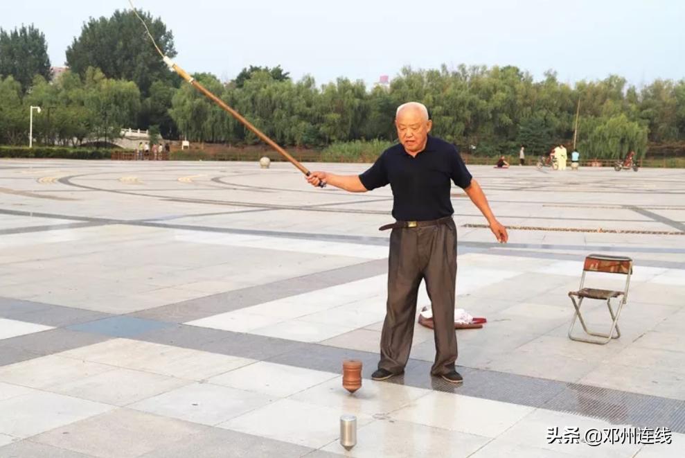 邓州公园晚上,邓州好玩的公园